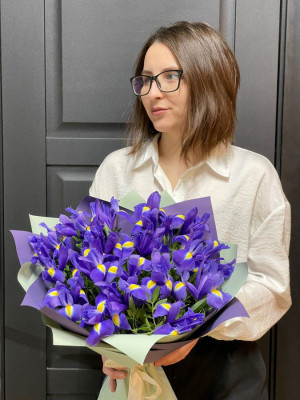 Букет из 19 ирисов